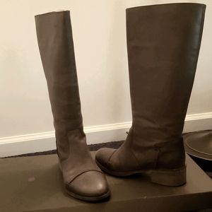 Charles David Italian leather gray boots size 8